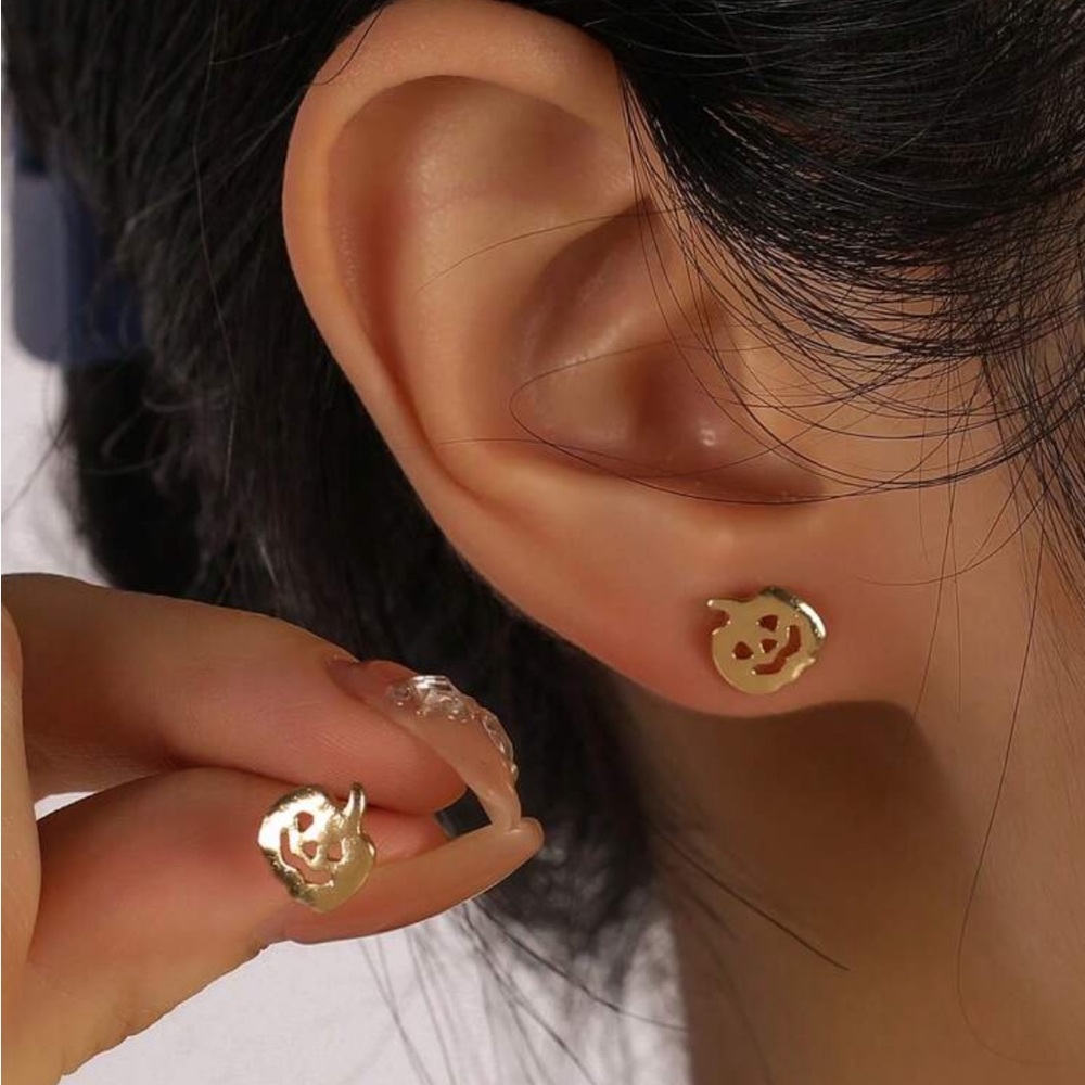 Gold Pumpkin Stud Earrings, Halloween Earrings, Dainty Gold Pumpkin Earrings